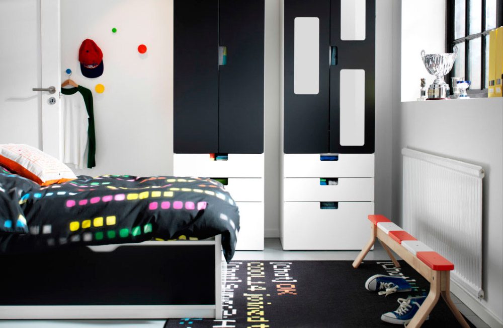 Dormitorio juvenil decorado en blanco y negro