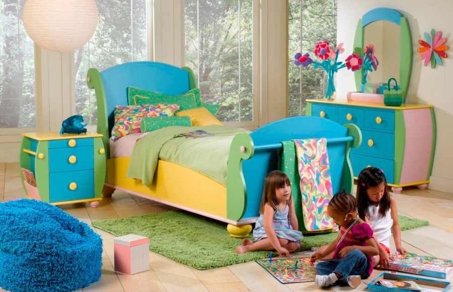 Habitación colorida de muebles redondeados Habitación colorida de muebles redondeados