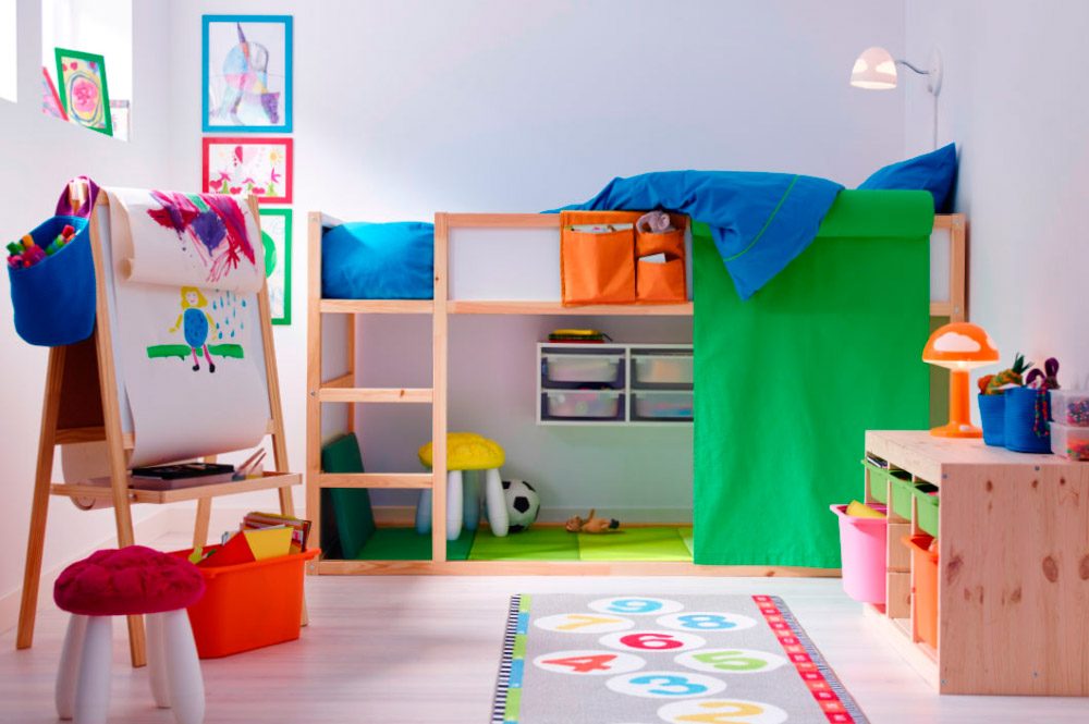 Habitación colorida para niños creativos