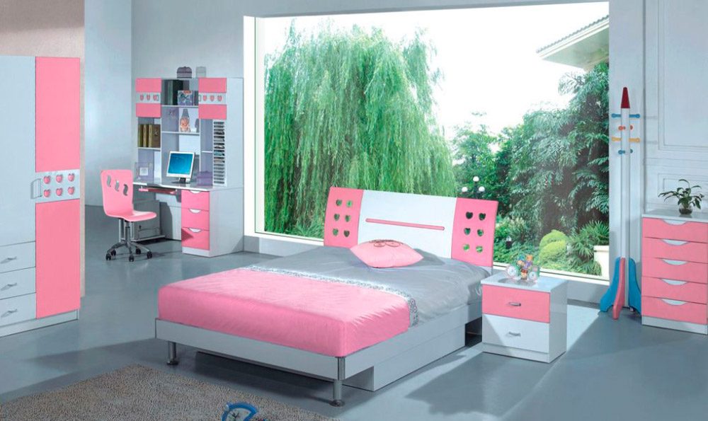 Habitación moderna en tonos rosados