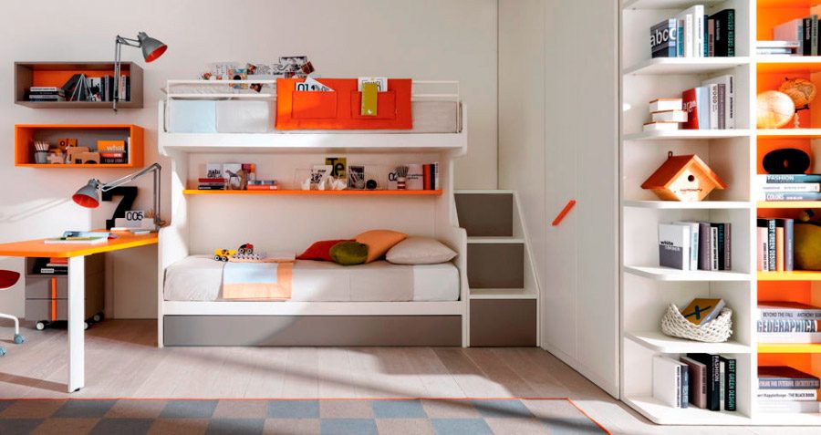 Habitación para niños en blanco y naranja