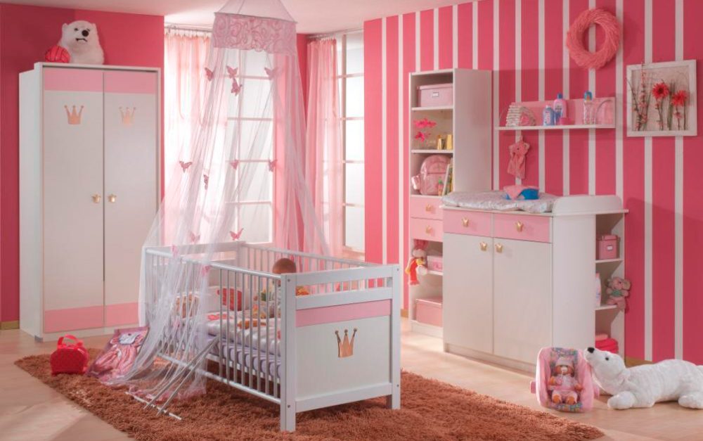 Habitación rosa con mobiliario de princesa
