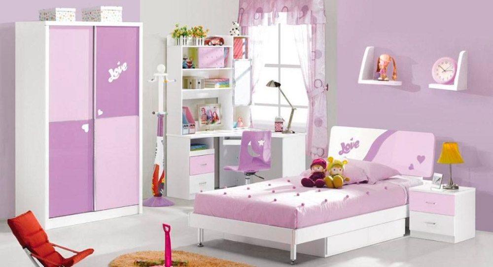 Habitación sencilla en tonos rosados Habitación sencilla en tonos rosados