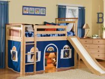 Cama elevada azul con casita de juego