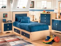 Habitación clásica en tonos madera y azul